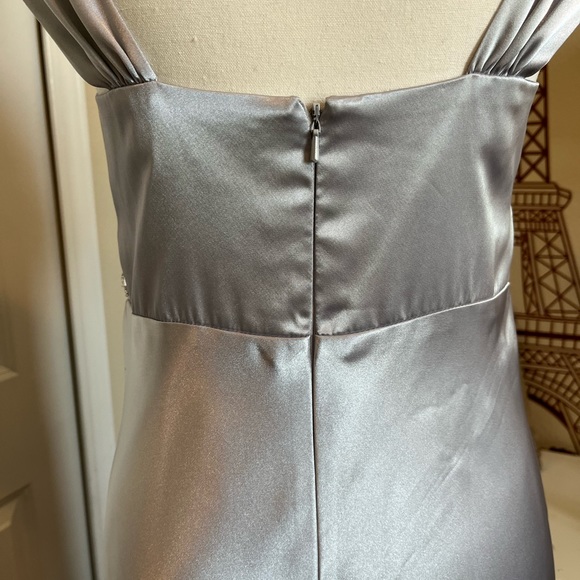 🔥SALE🔥 David's Bridal Satin Silver V-neck Waist Beaded Dress Gown size 2 - Picture 3 of 13